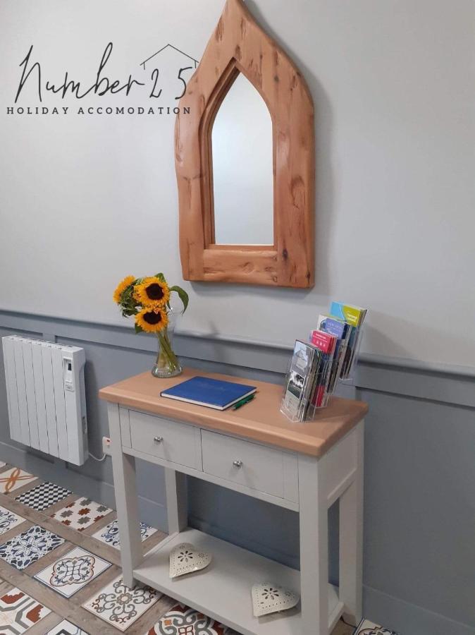 Number 25 Self Catering Apartments Ederney Ardess Екстер'єр фото