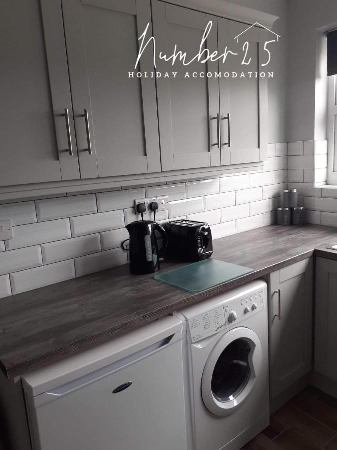 Number 25 Self Catering Apartments Ederney Ardess Екстер'єр фото